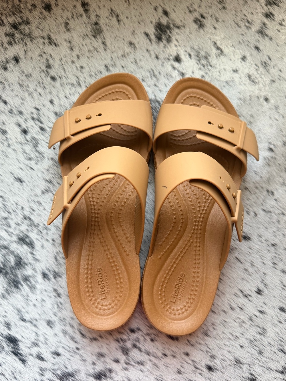 NWOT Crocs Brooklyn Buckle Flat Sandals - Picture 3 of 9